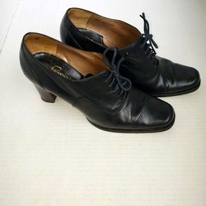 Vintage Ferradini Oxford lace up heeled loafers